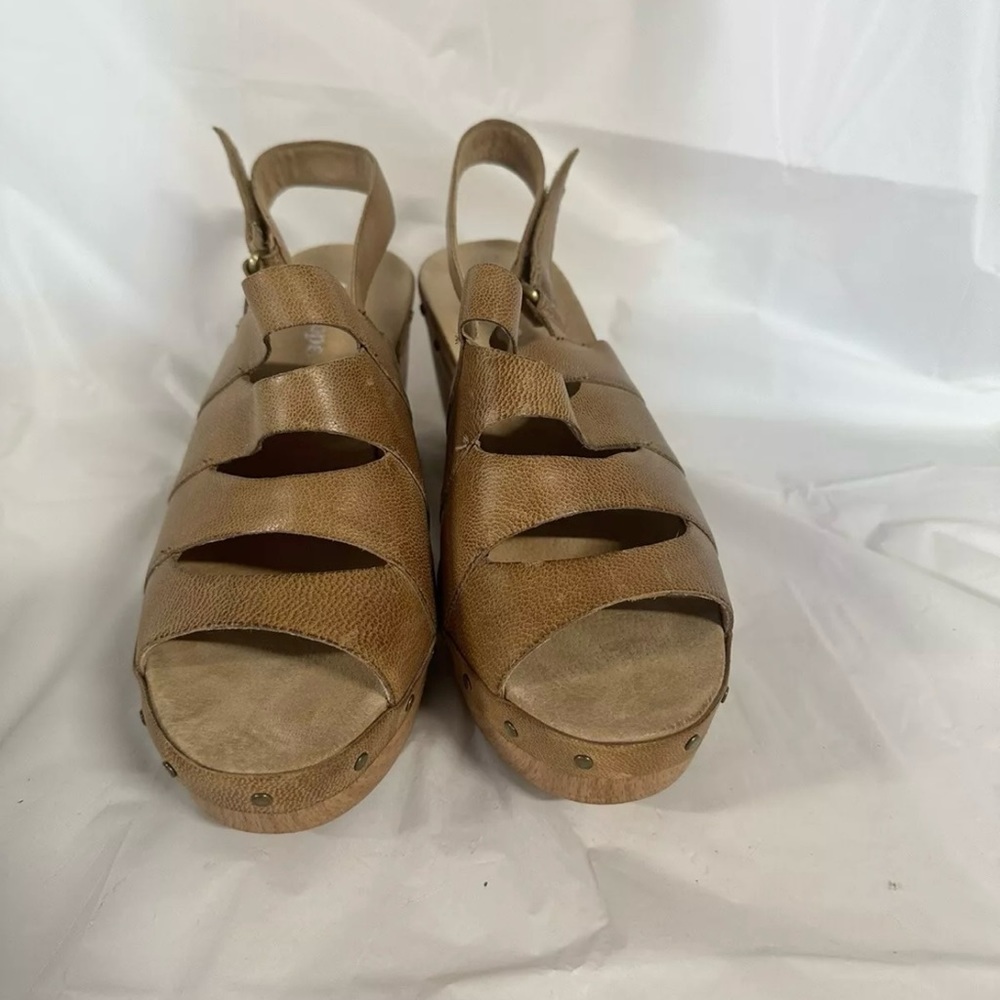 Antelope platform heel sandal size 9